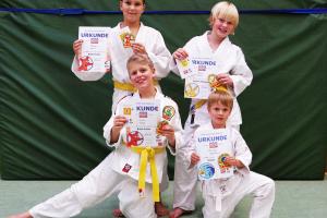 Foto vordere Reihe (v.l.): Jirko Junge (Roter Fuchs), Philipp Moorkamp (Blauer Adler), Foto hintere Reihe (v.l.): Thomas Gerlin (Roter Fuchs), Ronja Kaars (Gelbes Känguru)